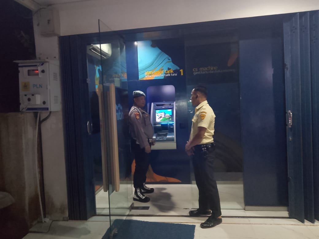 Saat Kota Terlelap, Polsek Bulik Jaga Keamanan ATM dari Potensi Kejahatan