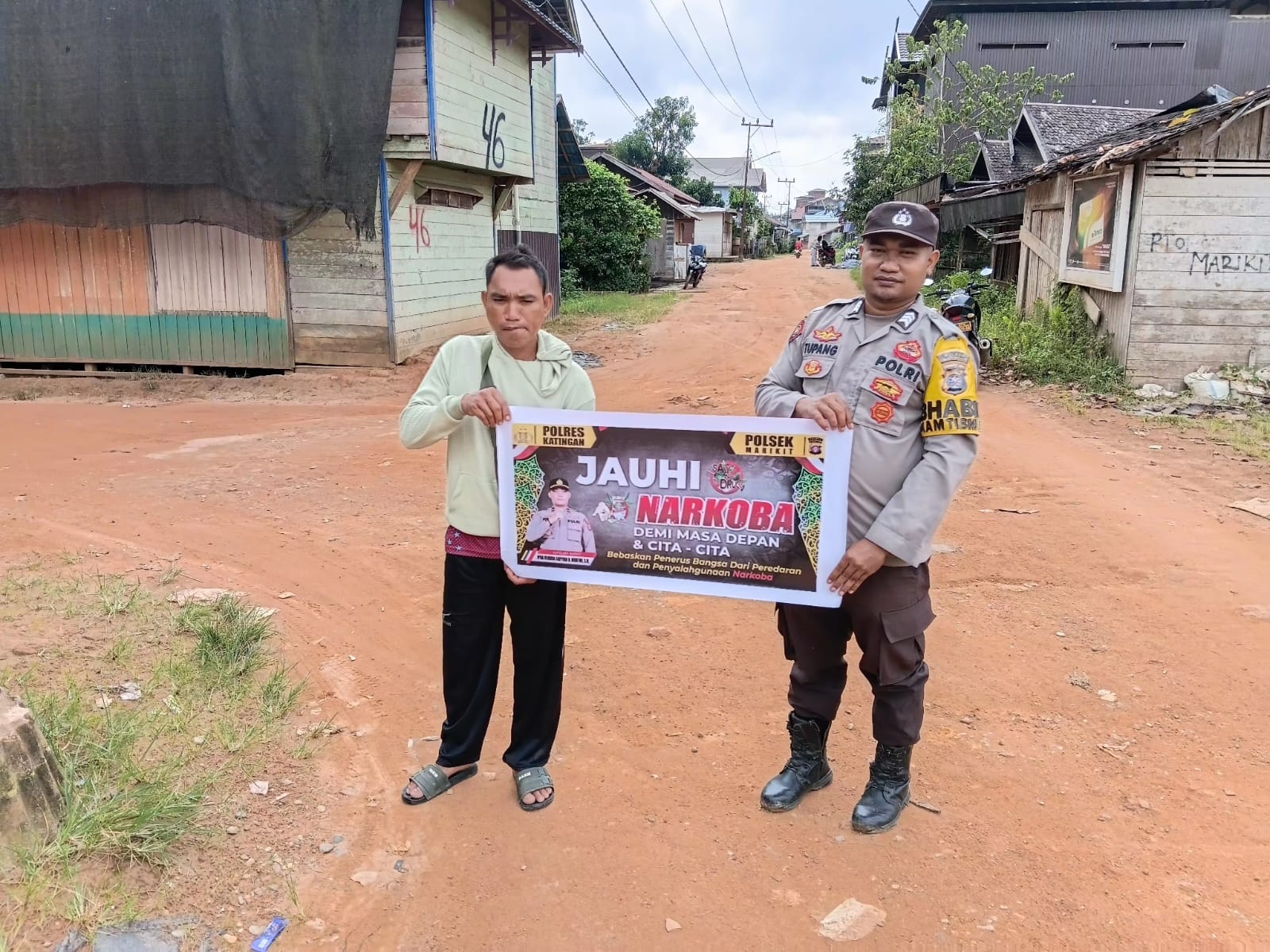 Bhabinkamtibmas Polsek Marikit Sosialisasikan Bahaya Narkoba kepada Warga Desa Tumbang Dakei