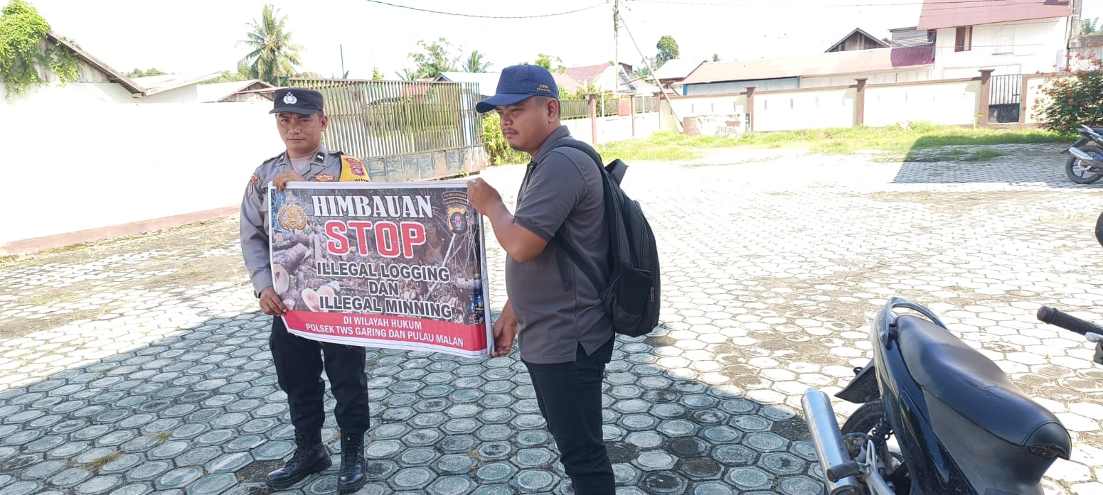 Bhabin Polsek Tws Garing gencar gencar dan Pulau Malan rutin sosialisasi larangan ilegal Logging dan Meaning.