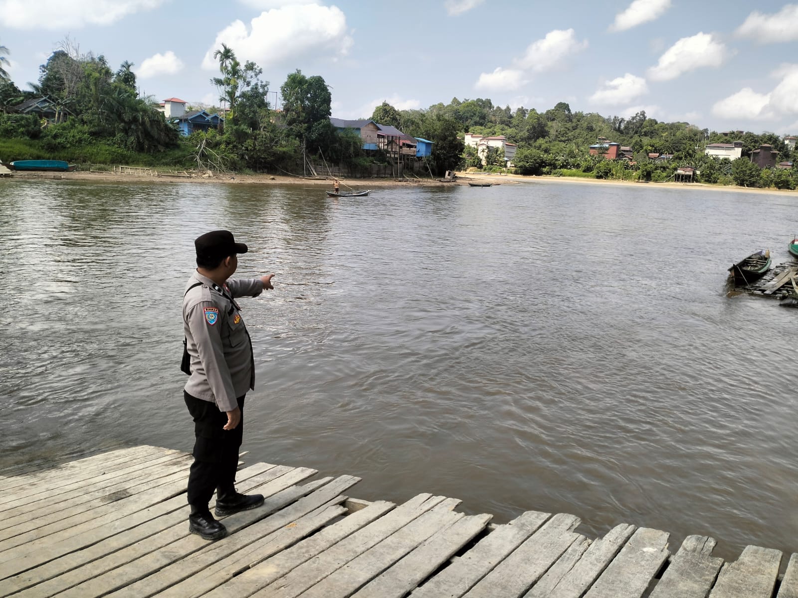 Polsek Marikit Pantau Situasi ketinggian Debit air di Das Katingan untuk antisipasi bencana Banjir.