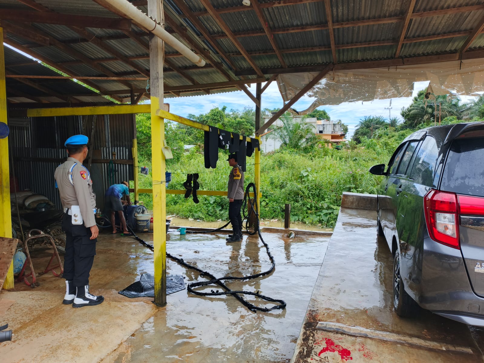 Sambangi Usaha Milik Warga, Polsek Lamandau Perkuat Sinergi Jaga Kamtibmas