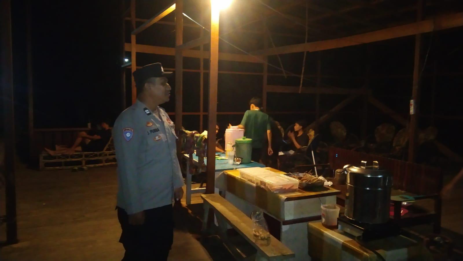 Sambangi Masyarakat, Polsek Delang Sampaikan Himbauan Kamtibmas