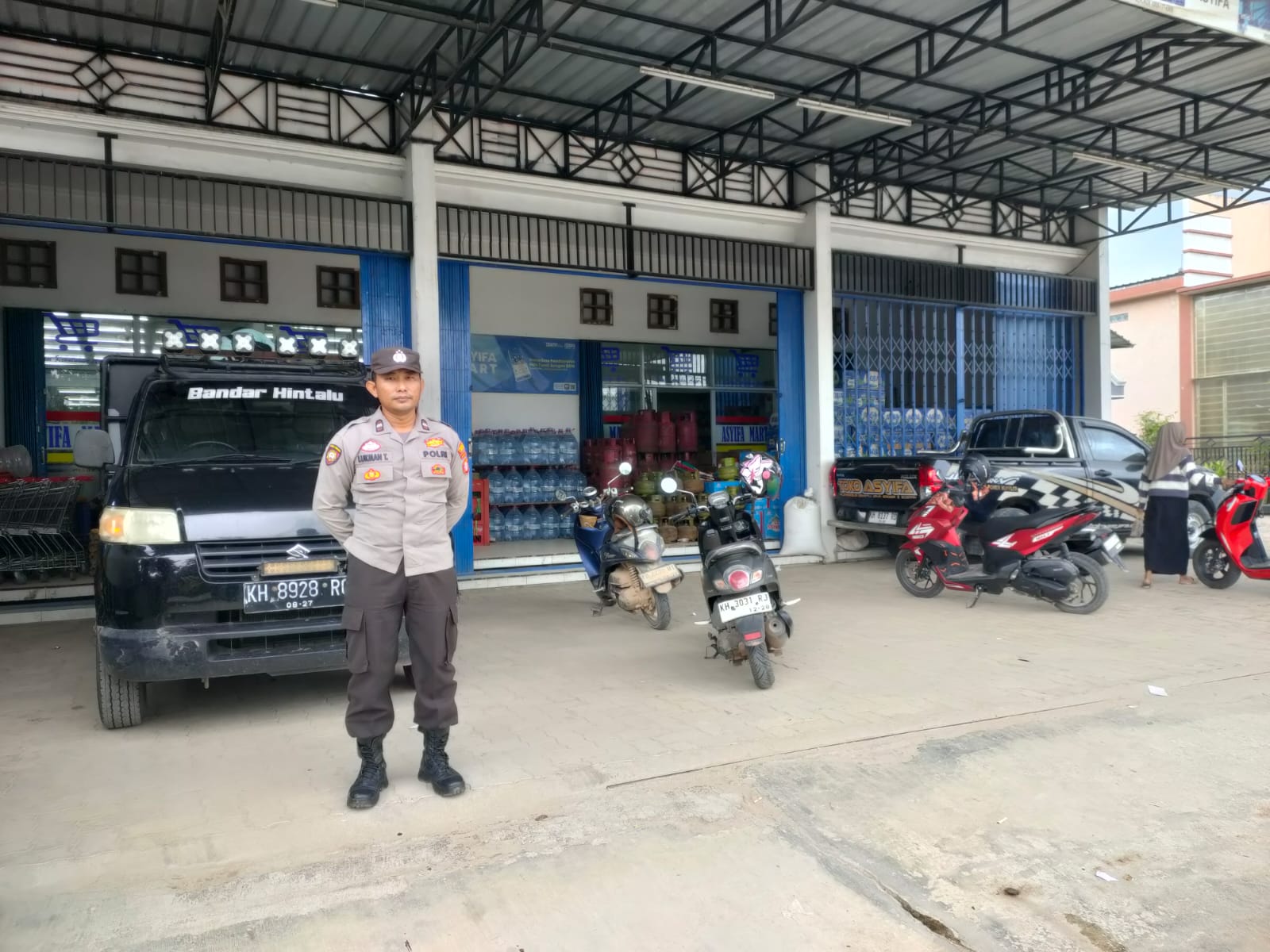 Anggota Polsek Sematu Jaya yang di pimpin langsung, Aipda. Lukman Trianto, S. H. , melaksanakan patroli dialogis di Megamart Kecamatan Sematu Jaya guna memelihara siskamtibmas di wilayah Hukum Polsek Sematu Jaya.